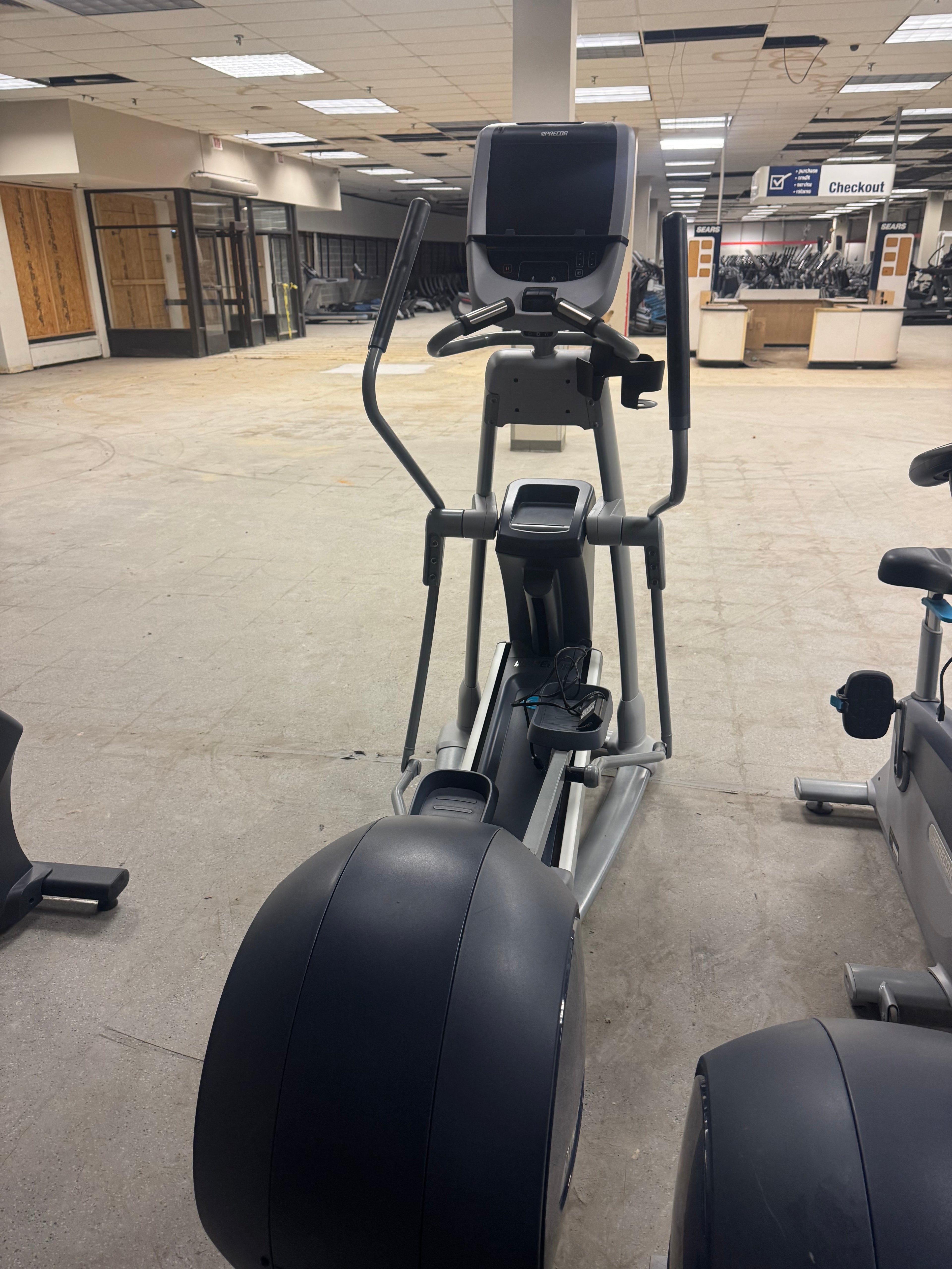 Precor 885 EFX Total Body Elliptical W/ P80 Console