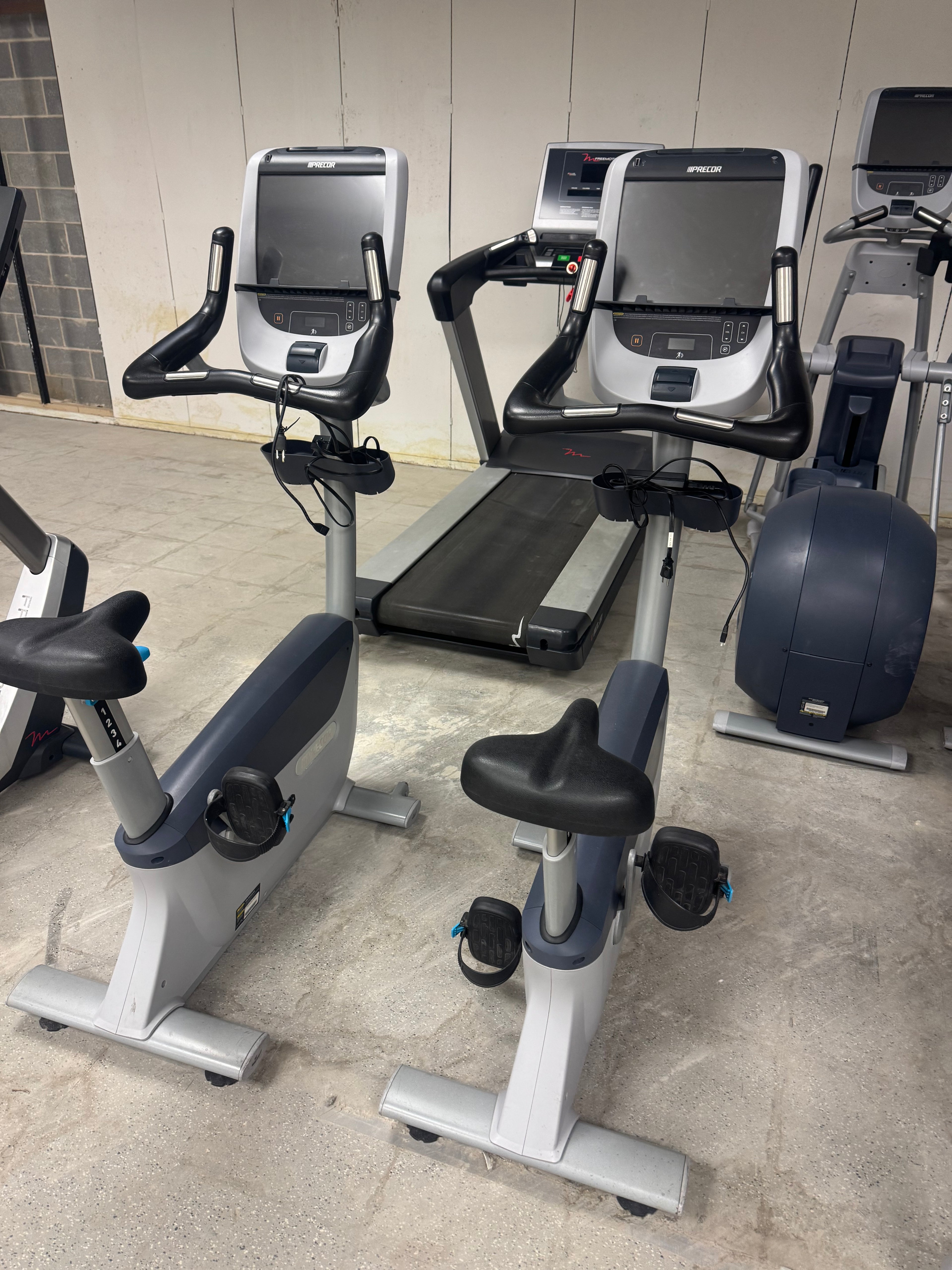 Precor 885 UBK Upright Bike W/ P80 Console