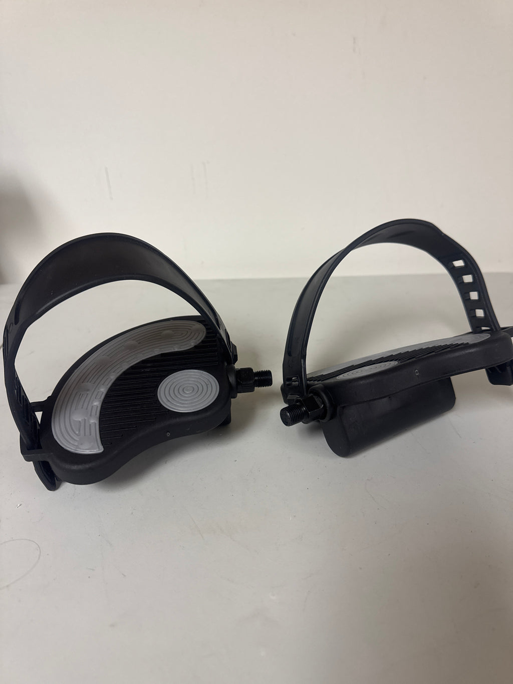 Pair of 1/2" Shaft Exercise Bike Pedals with Adjustable Straps – Compatible with Upright & Recumbent Stationary Bikes