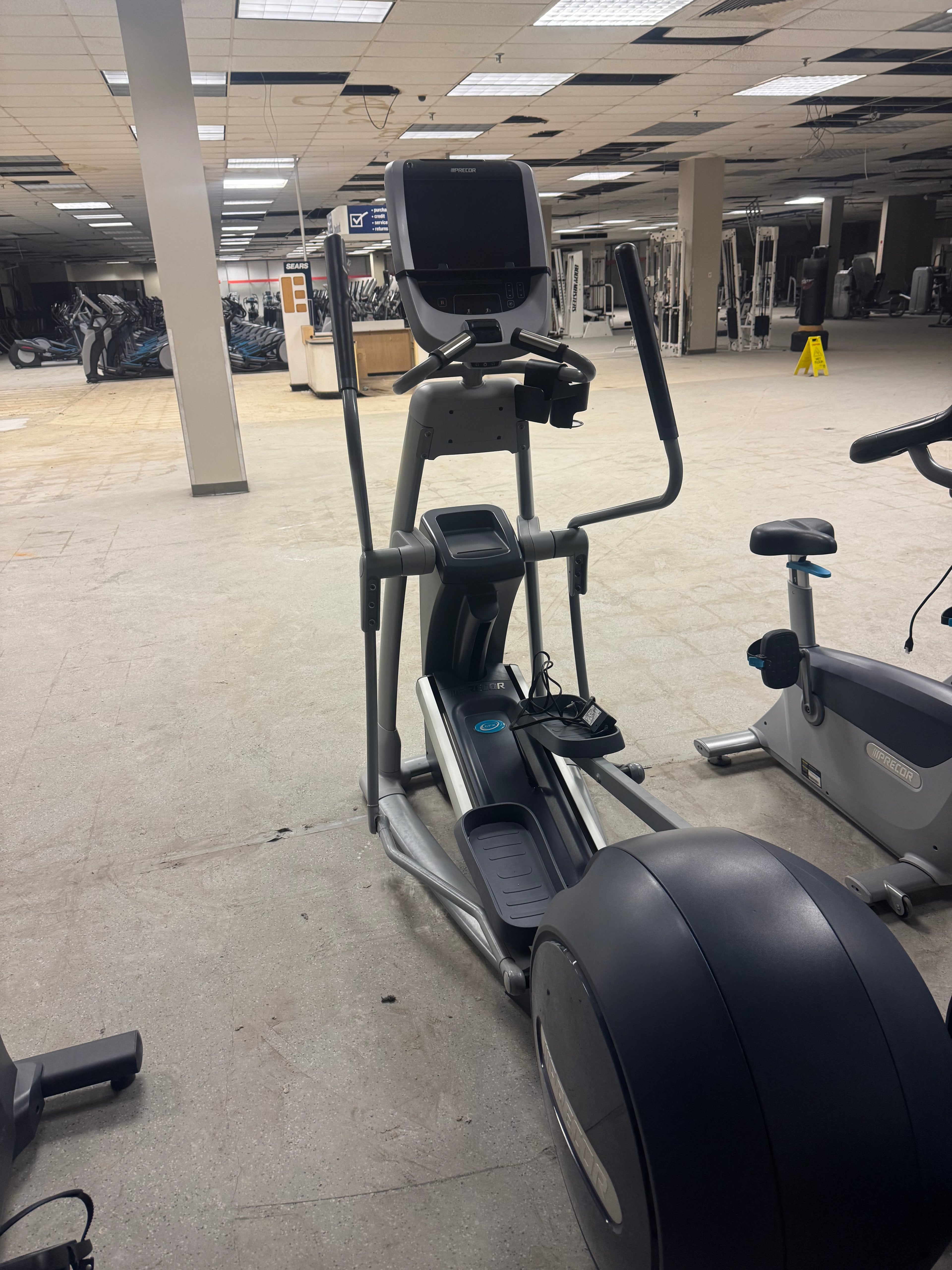 Precor 885 EFX Total Body Elliptical W/ P80 Console