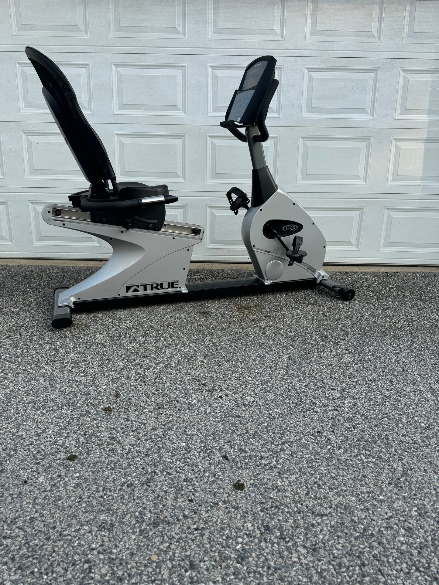 True Es 9.0 Zero Entry Recumbent Bike