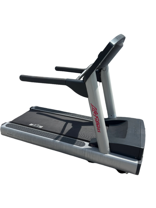 Life Fitness CLST Treadmill